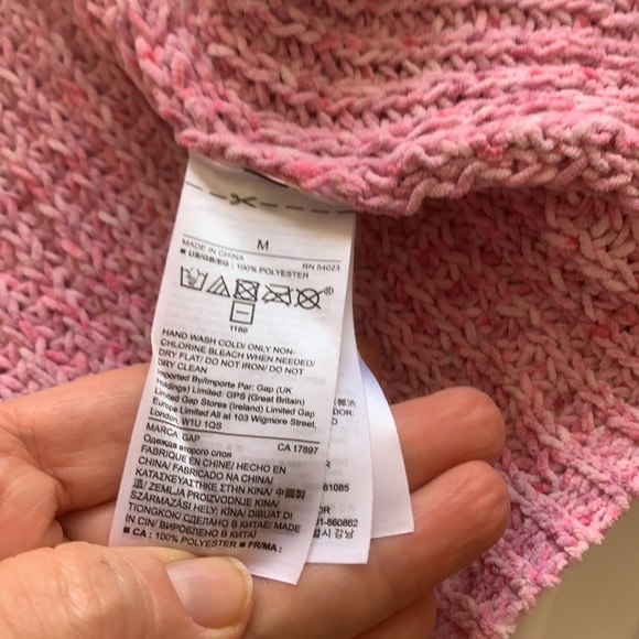 Pink GAP winter sweater for women size medium. Adorable! - Picture 4 of 5